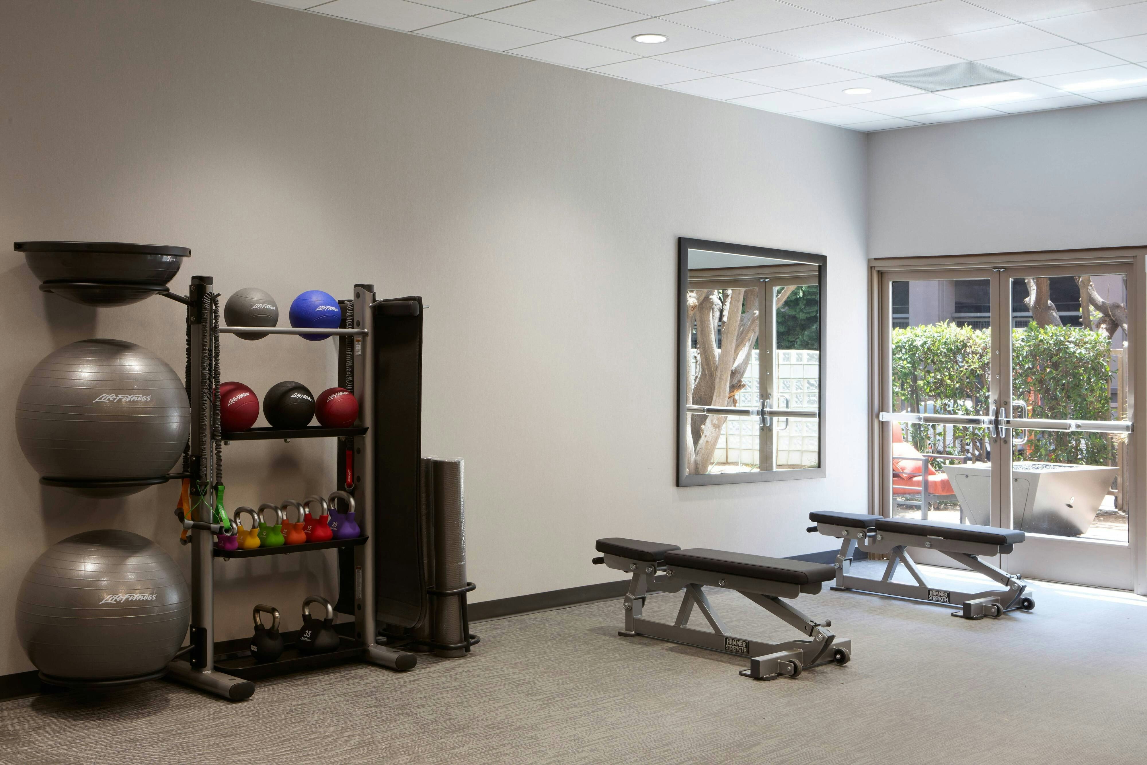 Courtyard By Marriott Los Angeles Lax Century Boulevard 5/19