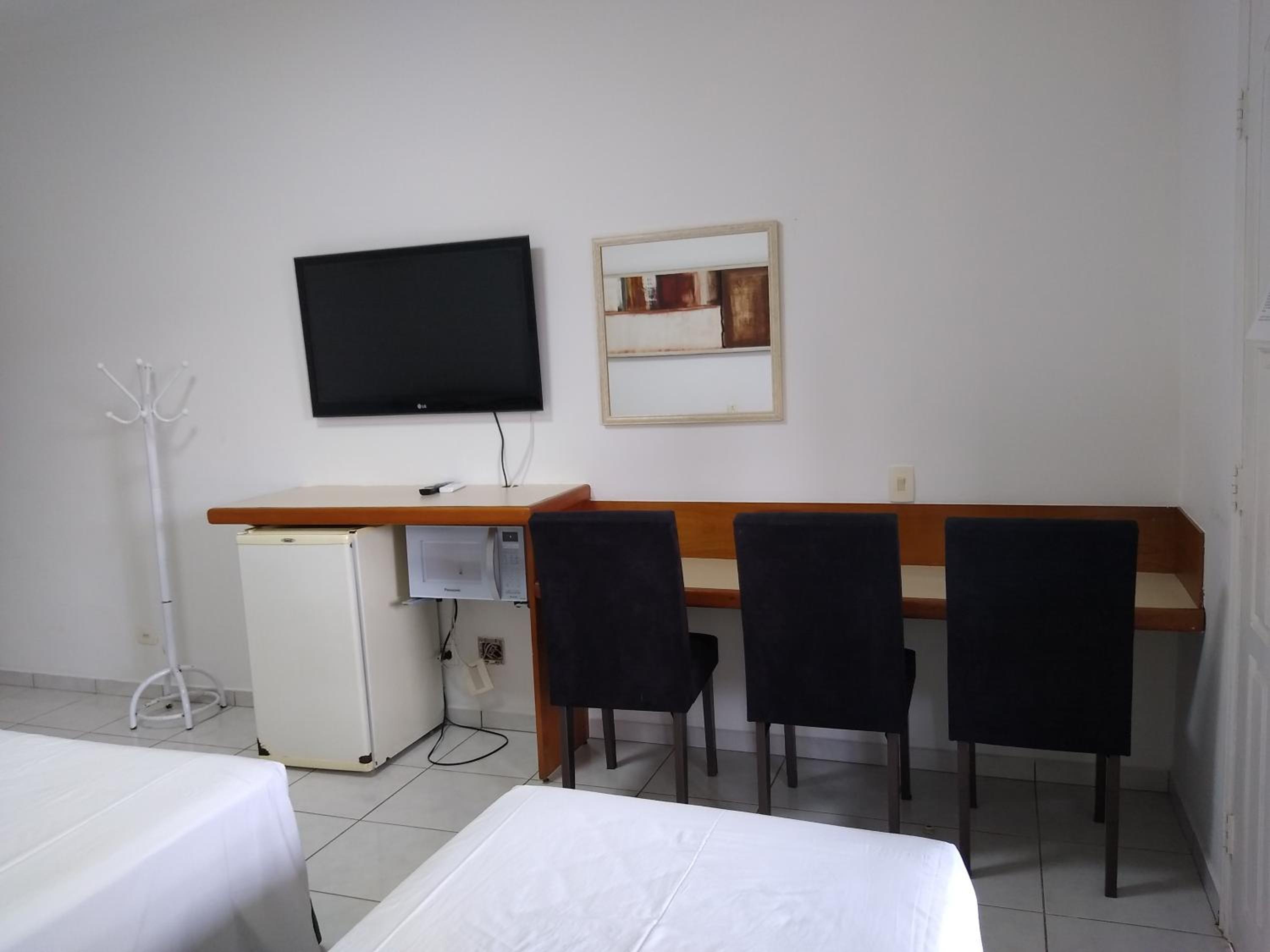 Riviera Service- Hotel Suites 209 e 308 11/35