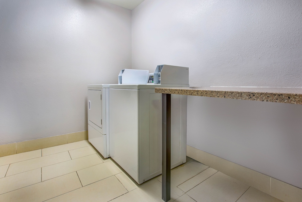 La Quinta Inn & Suites By Wyndham Pomona 15/52
