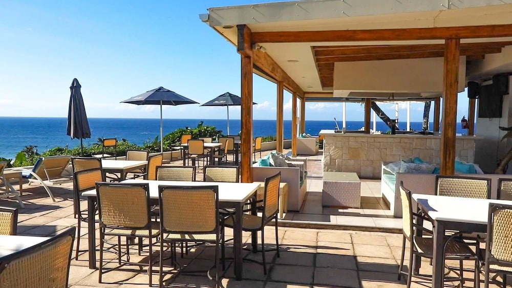 BLUE MARLIN HOTEL 68/84