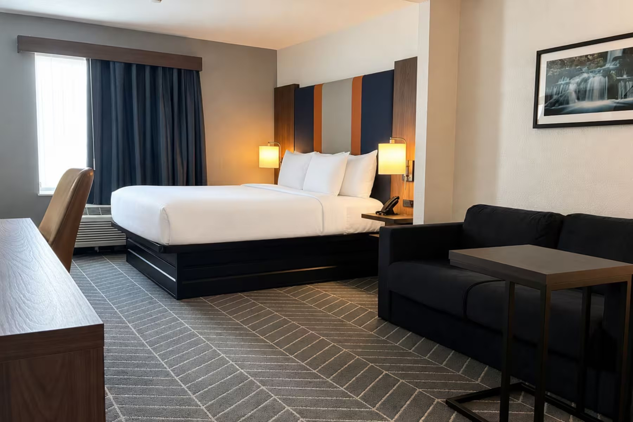 La Quinta Inn & Suites by Wyndham Auburn 13/20