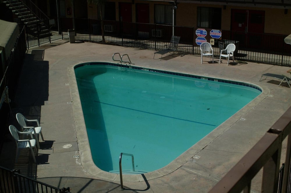 Best Economy Inn n Suites 16/67