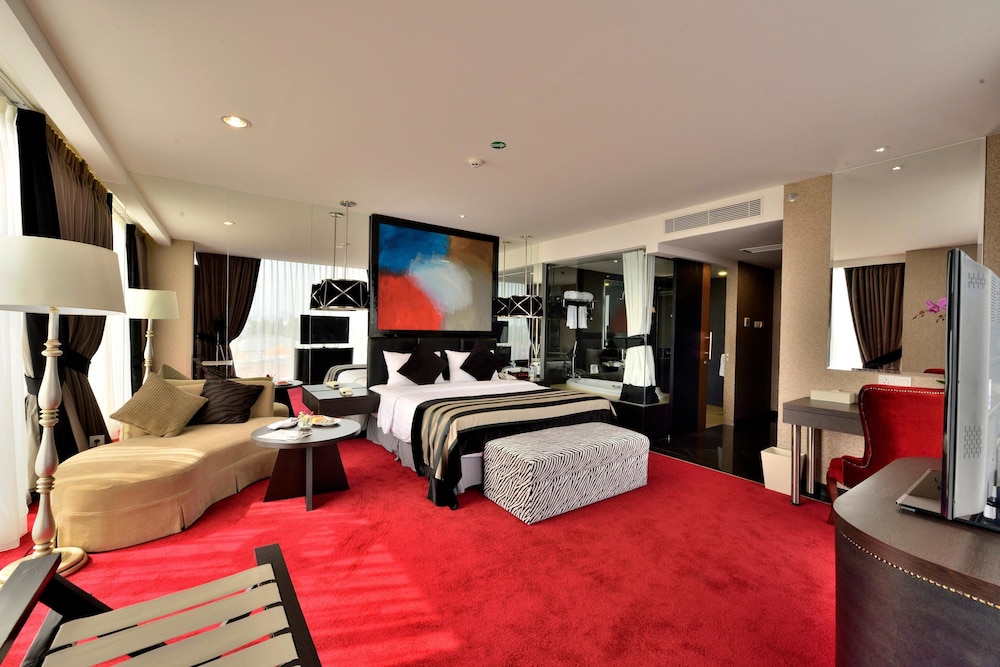 Amaroossa Cosmo Jakarta 17/50