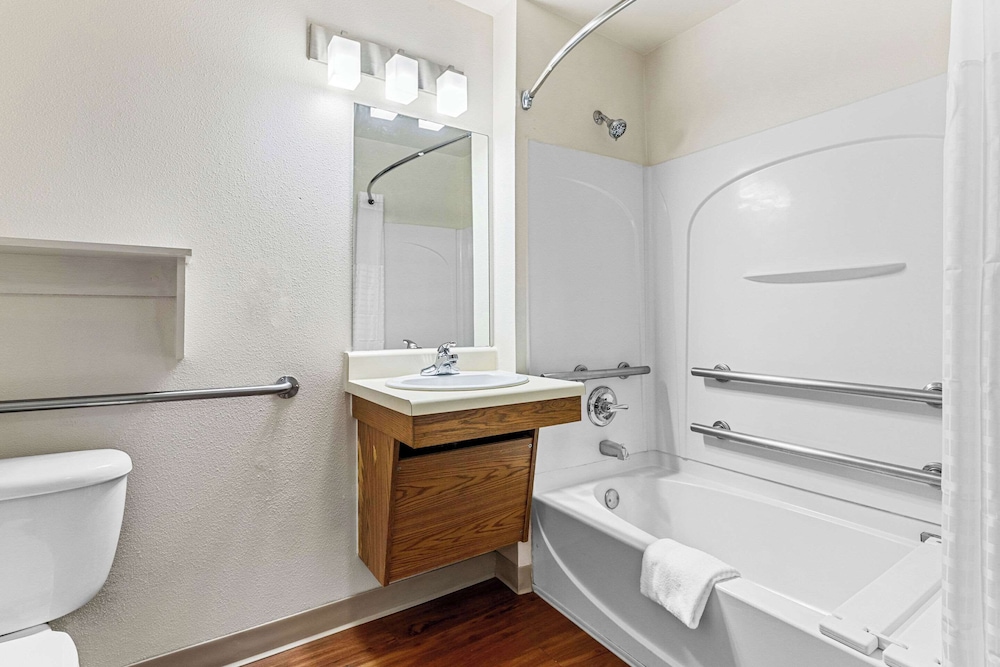 WoodSpring Suites Tulsa 38/39