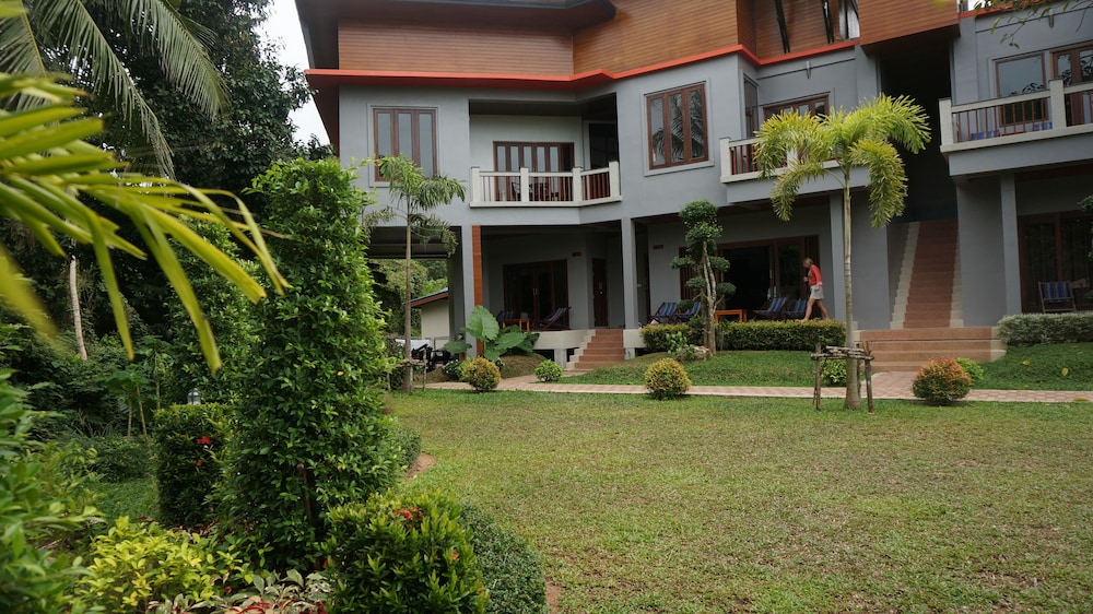 Lanta Intanin Resort 54/64