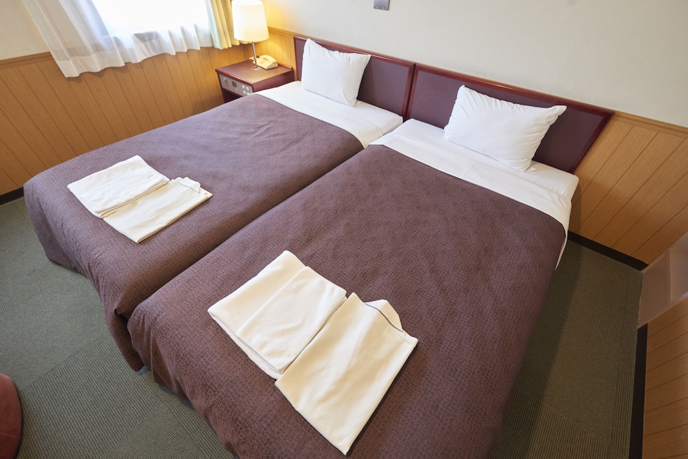 ROOM, TWIN BEDS, SMOKING