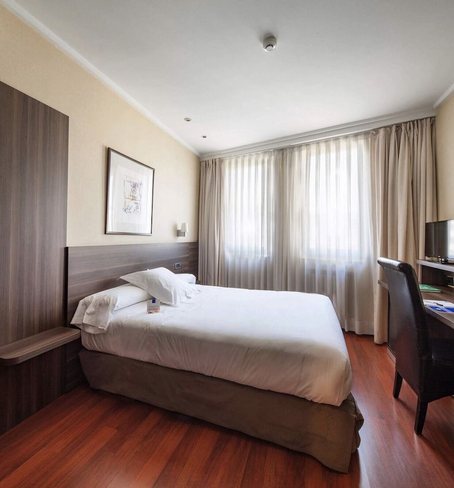 Yoldi Hotel 9/45