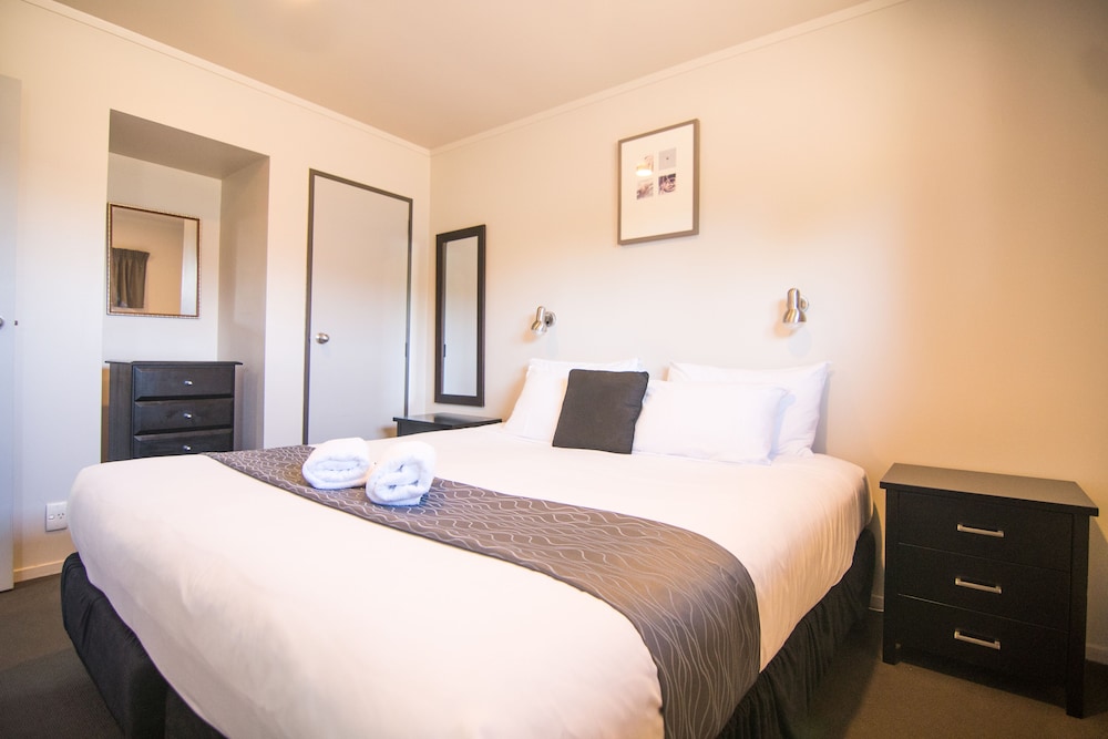 Parklands Motor Lodge 12/56