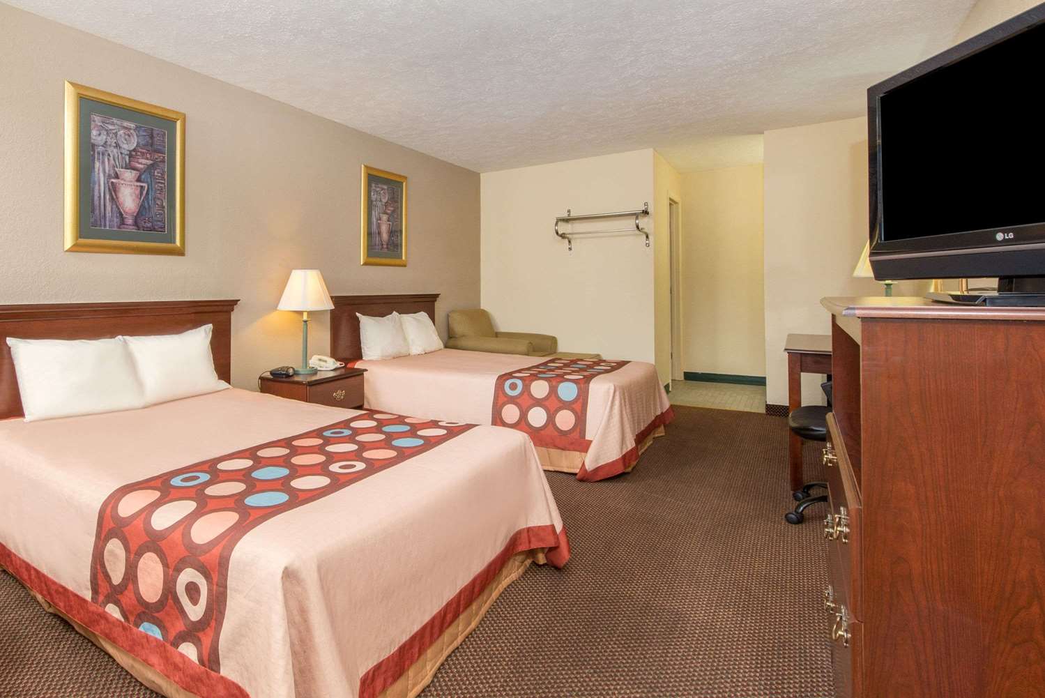 Super 8 By Wyndham Centerville-Richmond 16/21