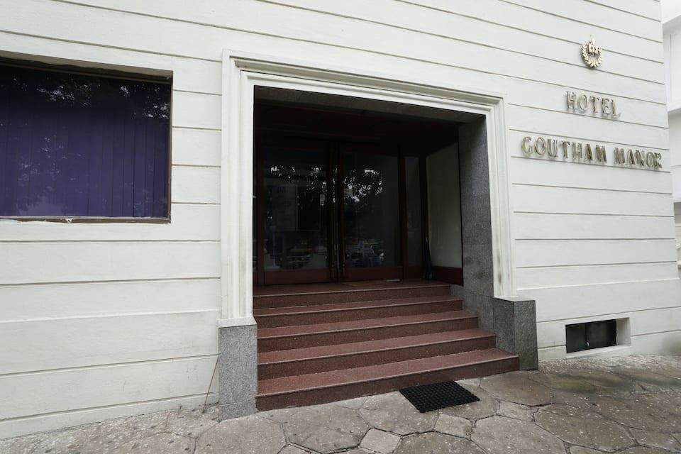 HOTEL GOUTHAM MANOR 13/25