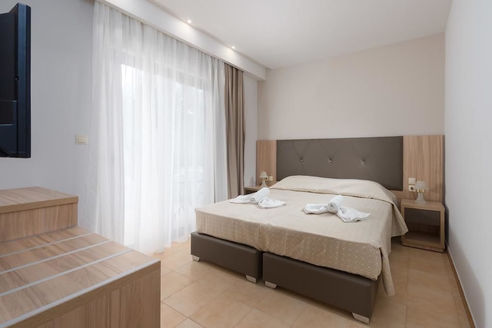 DELUXE, DOUBLE BED, BALCONY
