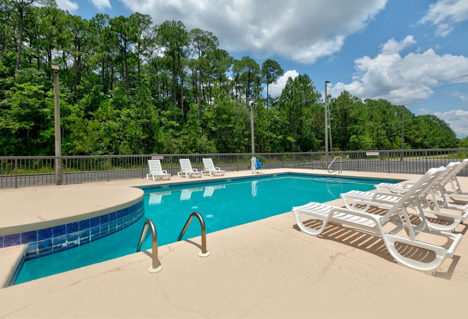 Super 8 by Wyndham Diberville Biloxi Area 20/26