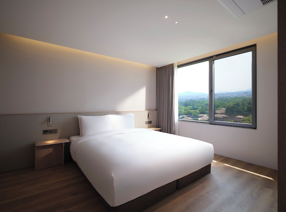 VILLAGE, RESORT, CLASSIC, SUITE, TWIN BEDS