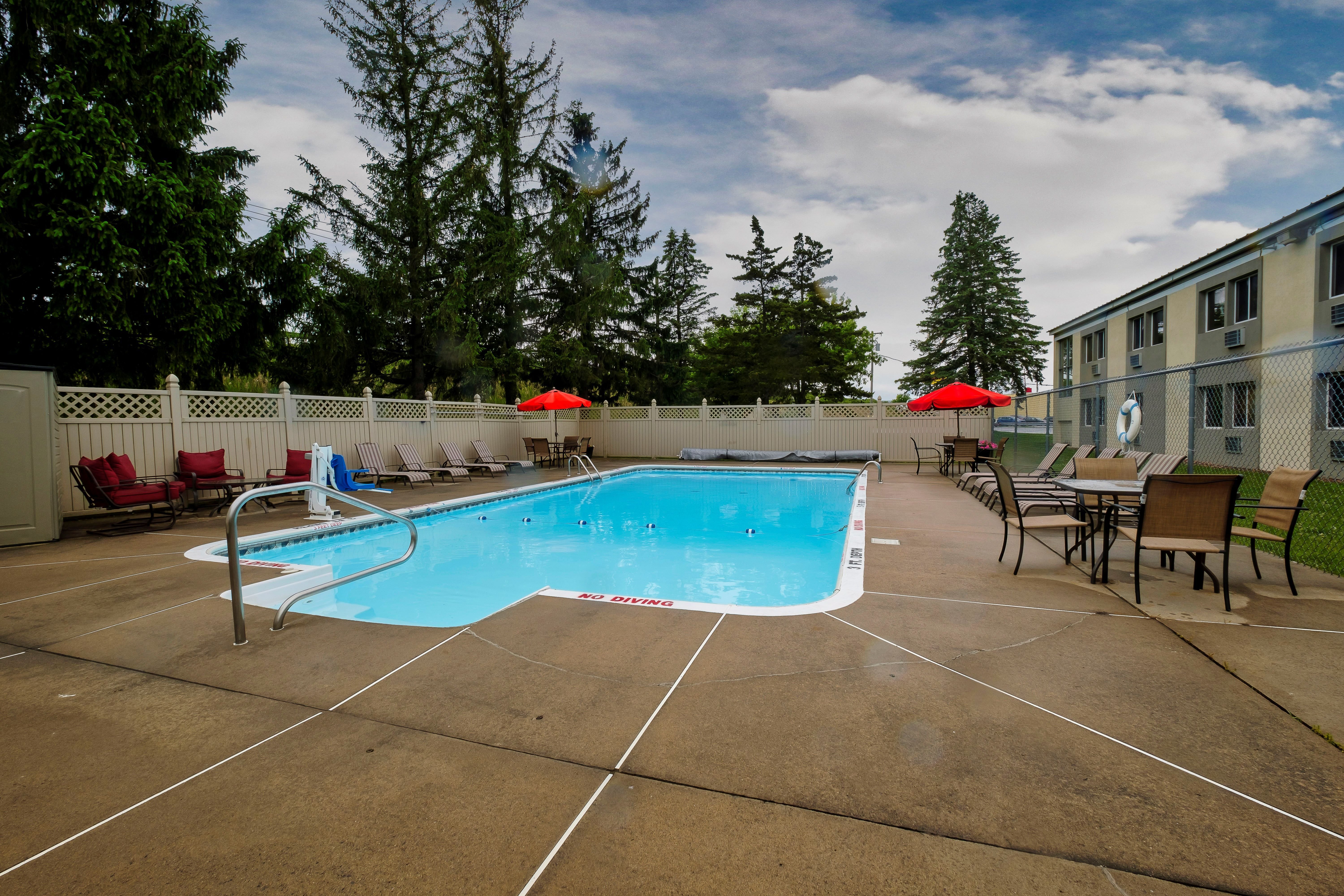 Red Roof Inn and Suites Herkimer 28/46