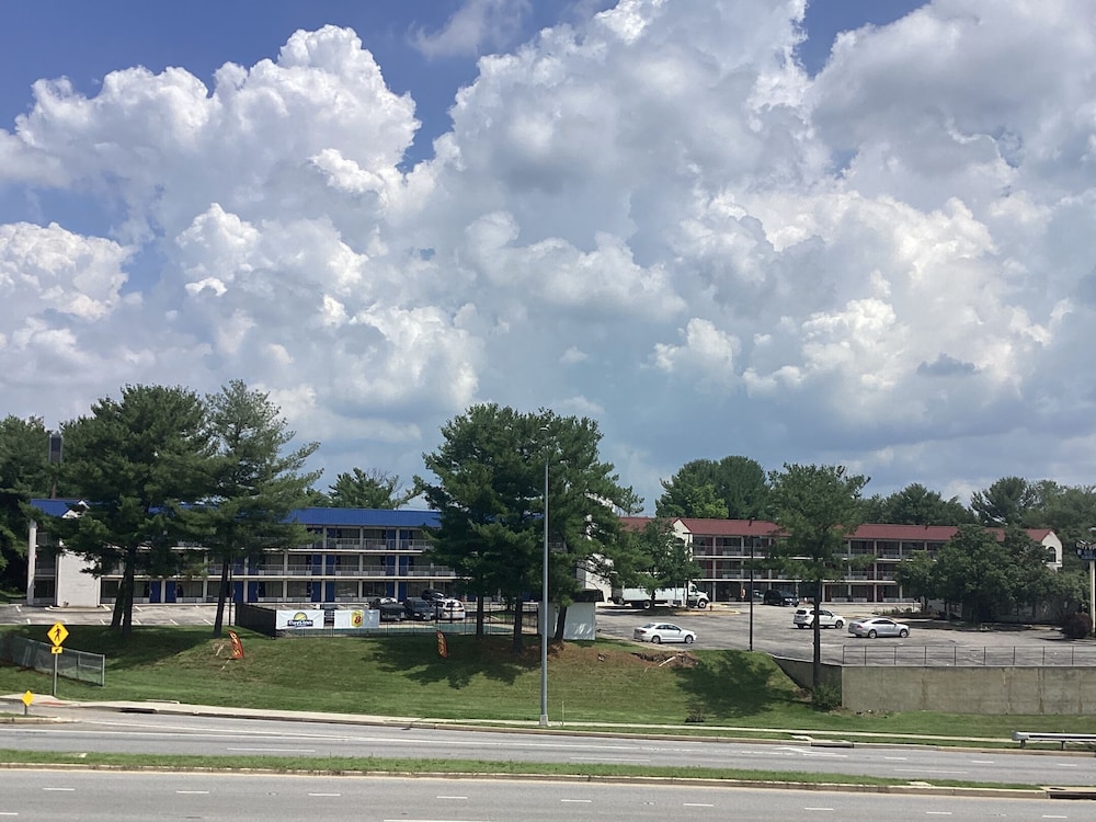 Super 8 by Wyndham Baltimore Northwest 30/40