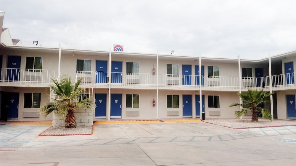 Motel6 Blythe, CA - South in BLYTHE - CA