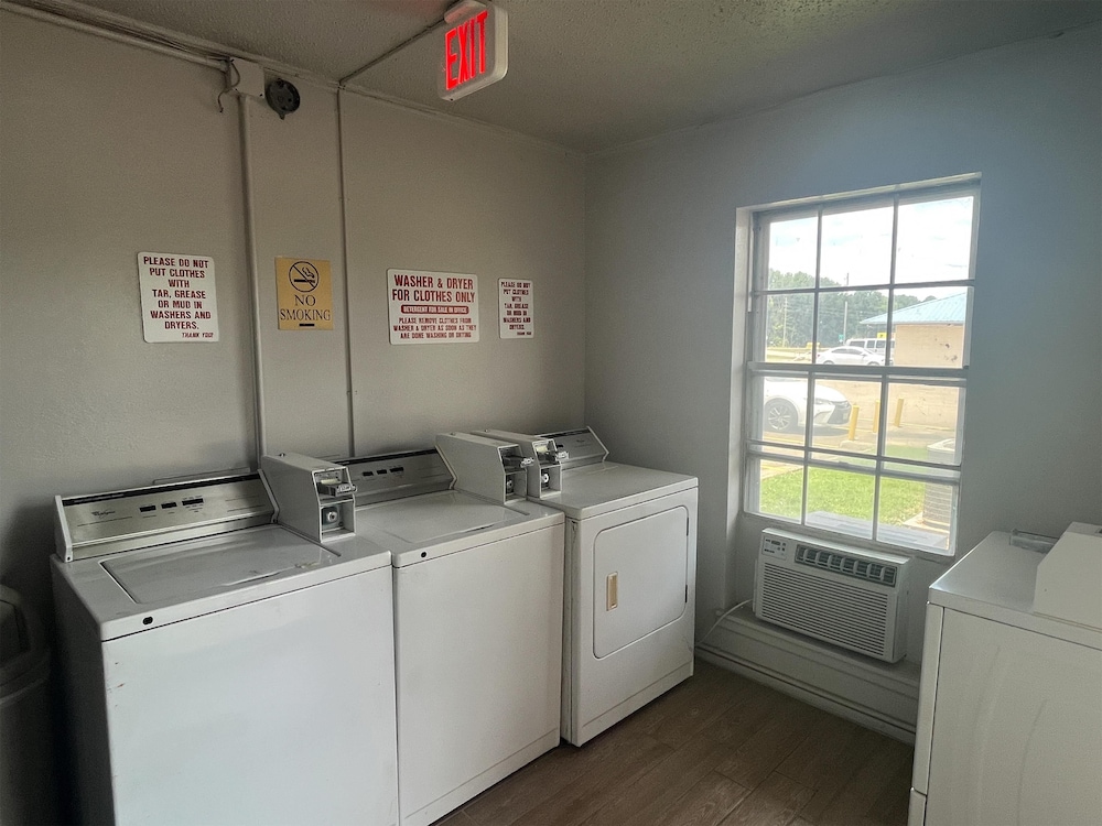 Motel6 New Boston, TX 32/47