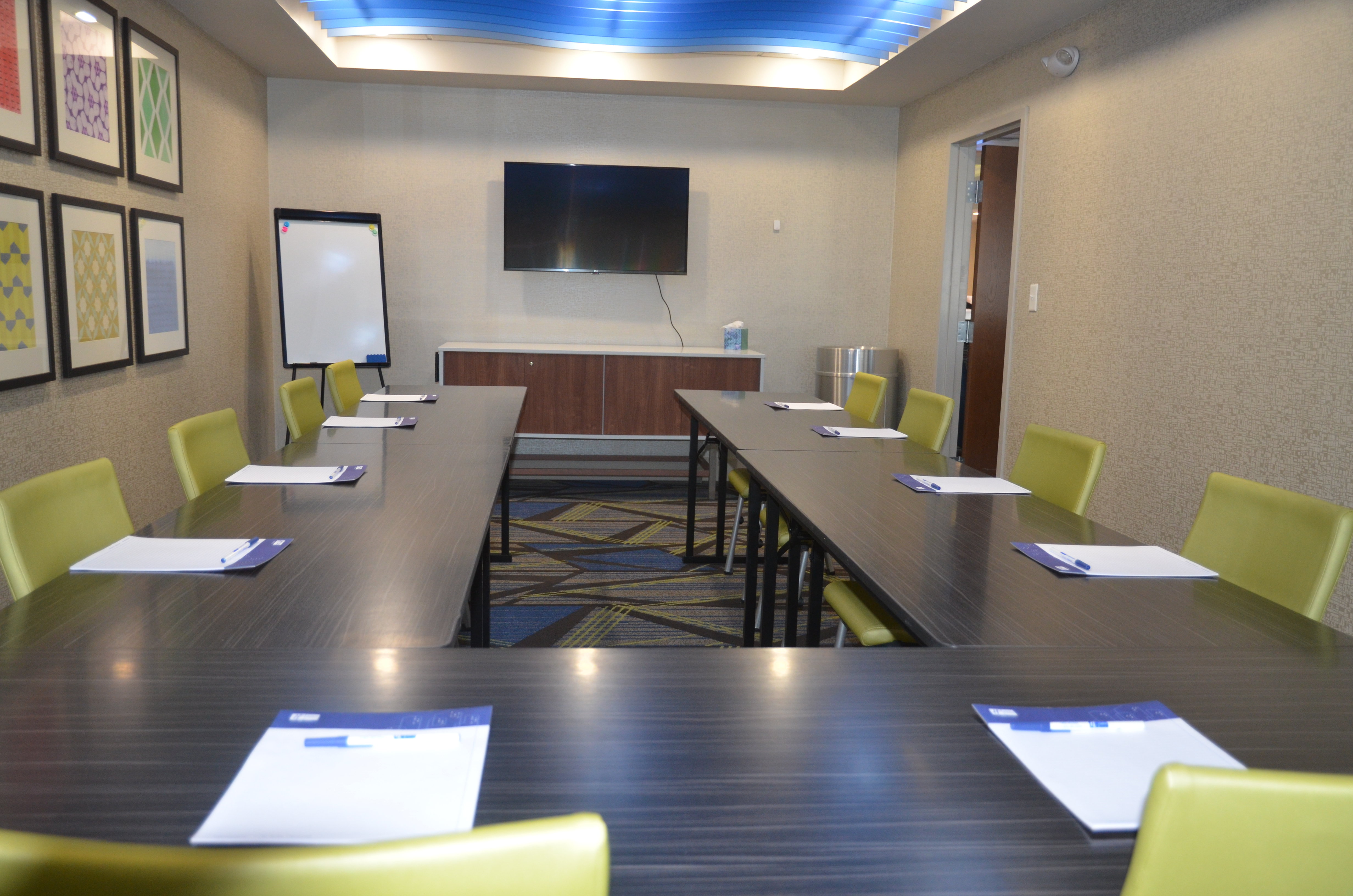 Holiday Inn Express Hotel And Suites Rochester 48/55