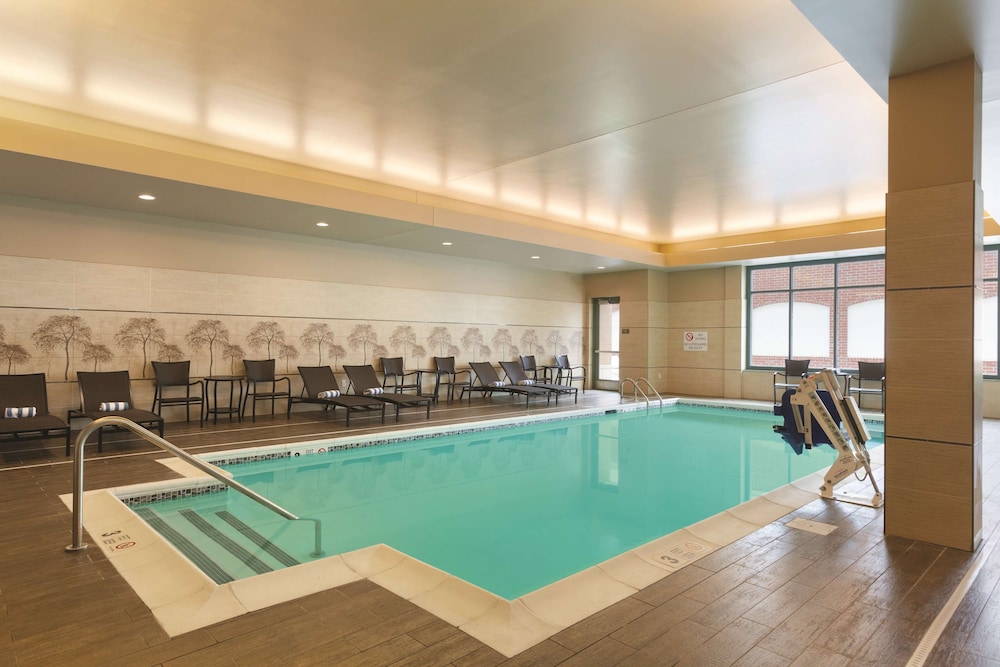 Embassy Suites Saratoga Springs NY 21/56