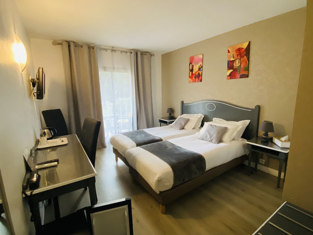 Inter Hotel Le Floreal 23/66