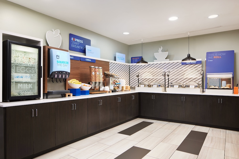 Holiday Inn Express Hotel And Suites Panama City Tyndall 5/31