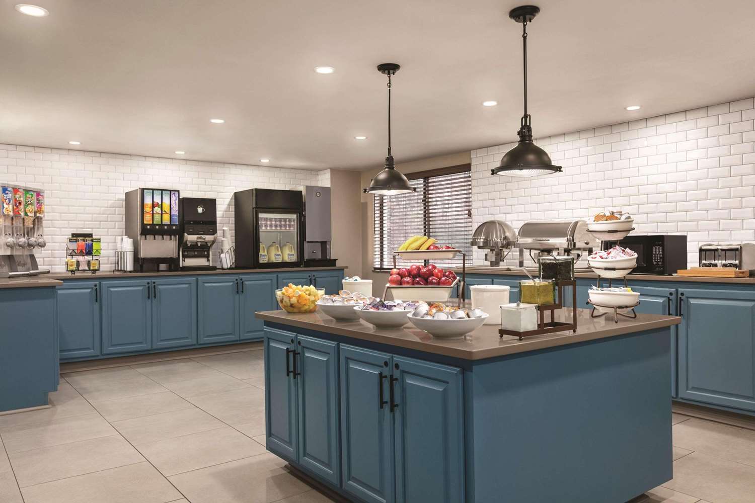 Country Inn & Suites by Radisson, Williamsburg East (Busch Gardens), VA 2/8