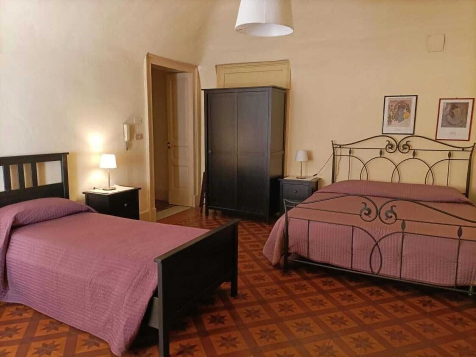 ROOM, DOUBLE BED, BATHTUB