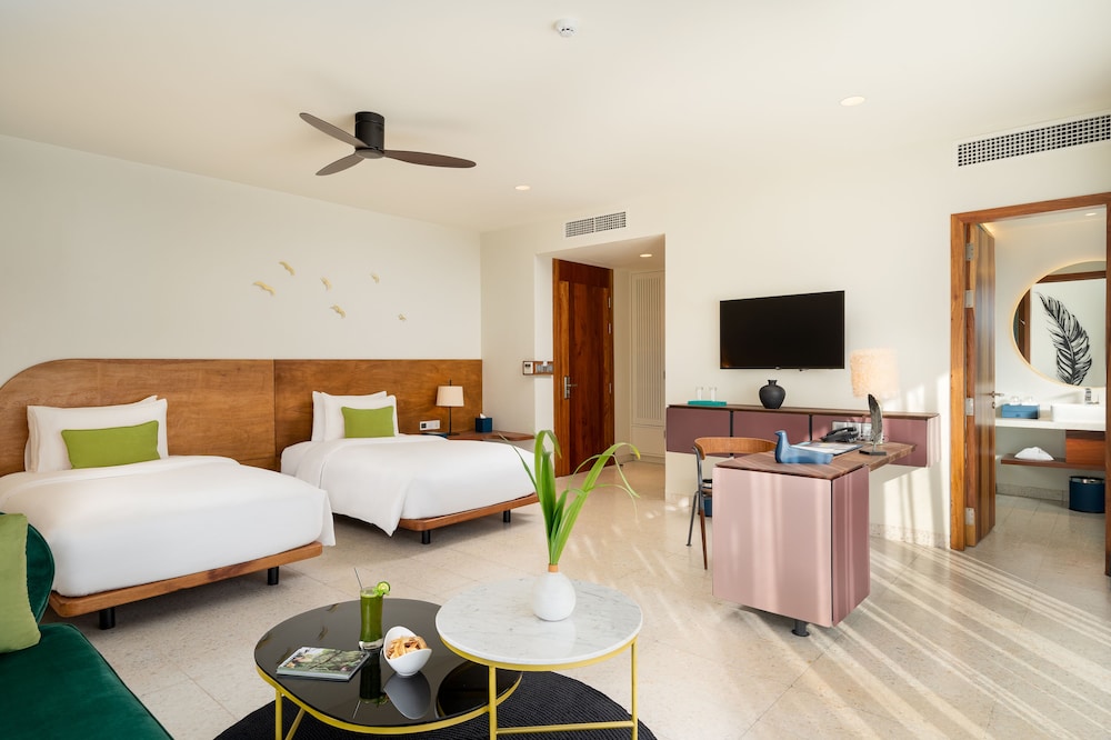 Plus, Deluxe, Twin Beds