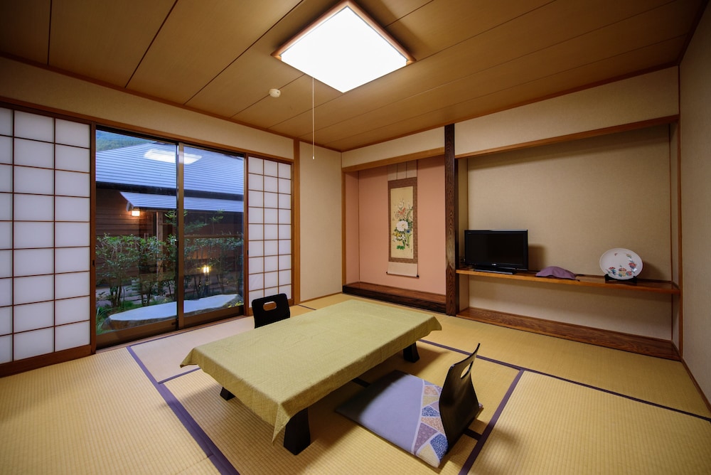 Yufuin Onsen Wafu Ryokan Tsuenosho 6/29