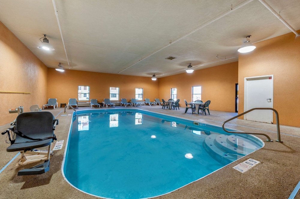 Comfort Inn & Suites Cincinnati Eastgate 24/40