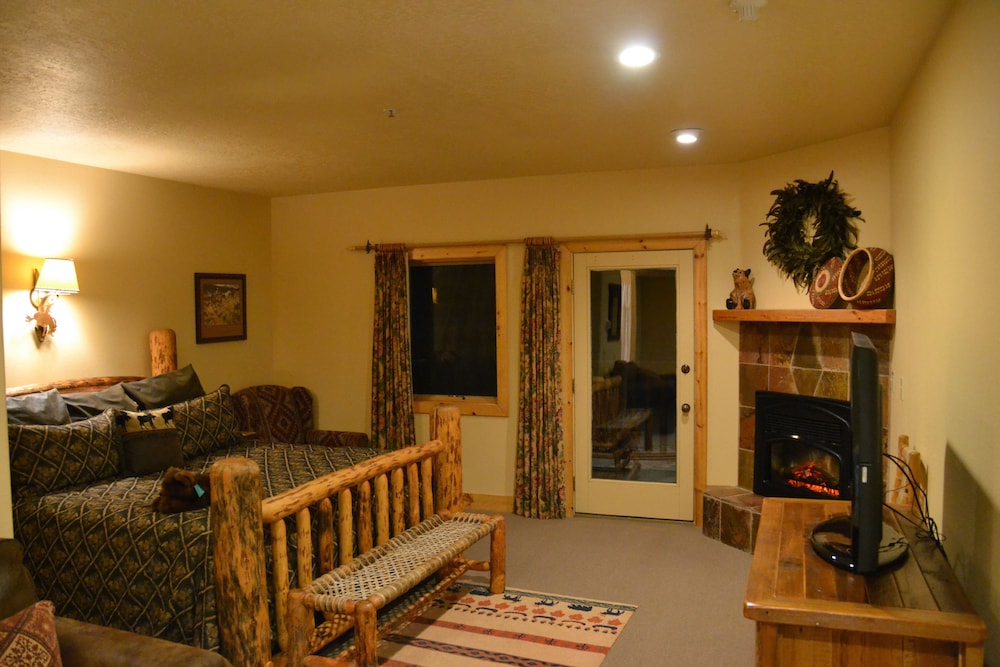Daniels Summit Lodge 29/50