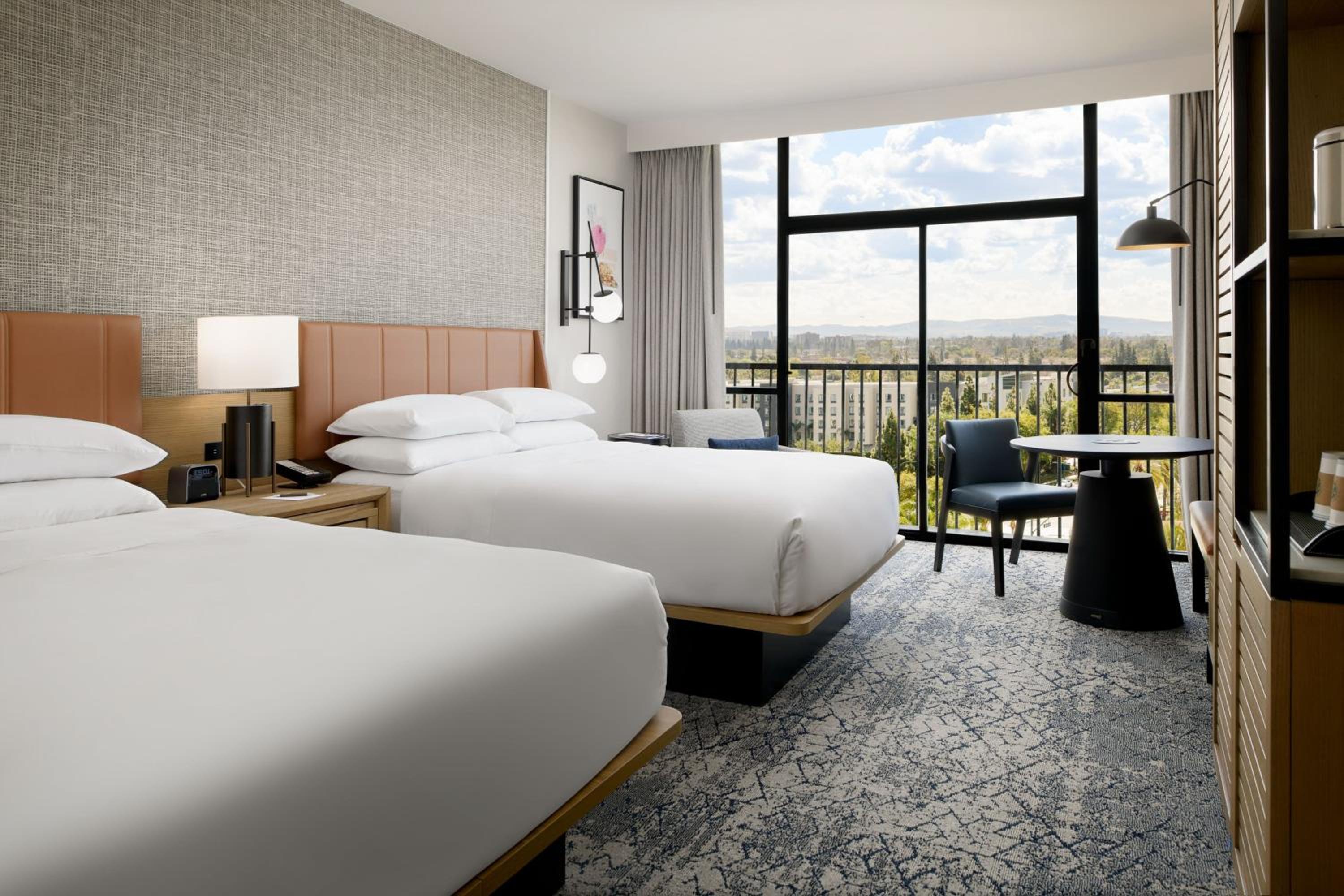 Guest Room, 2 Queen Beds, Club Floor, High Floor