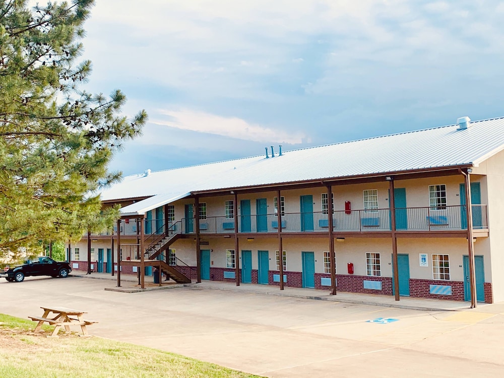 Weston Inn Suites 2/55