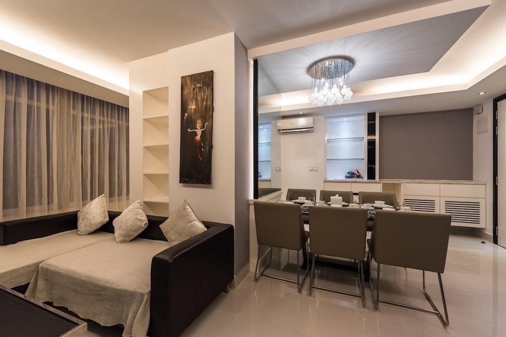 Naki Suites At Silvertown 37/49