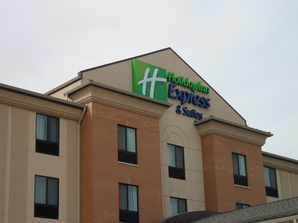 Holiday Inn Express Suites Urbandale Des Moines 1/50
