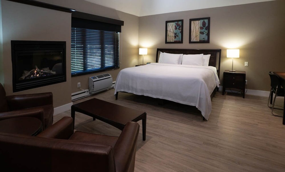ROOM, KING BED