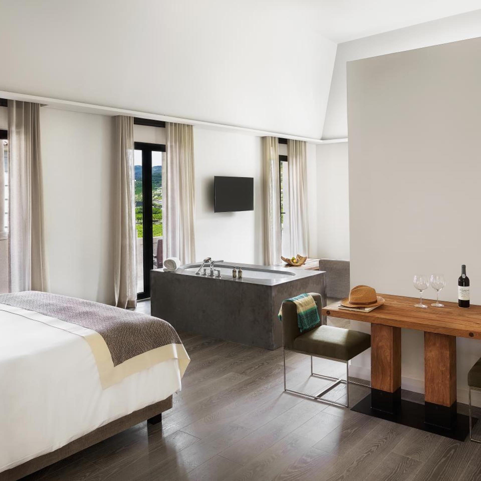 Courtyard, Suite