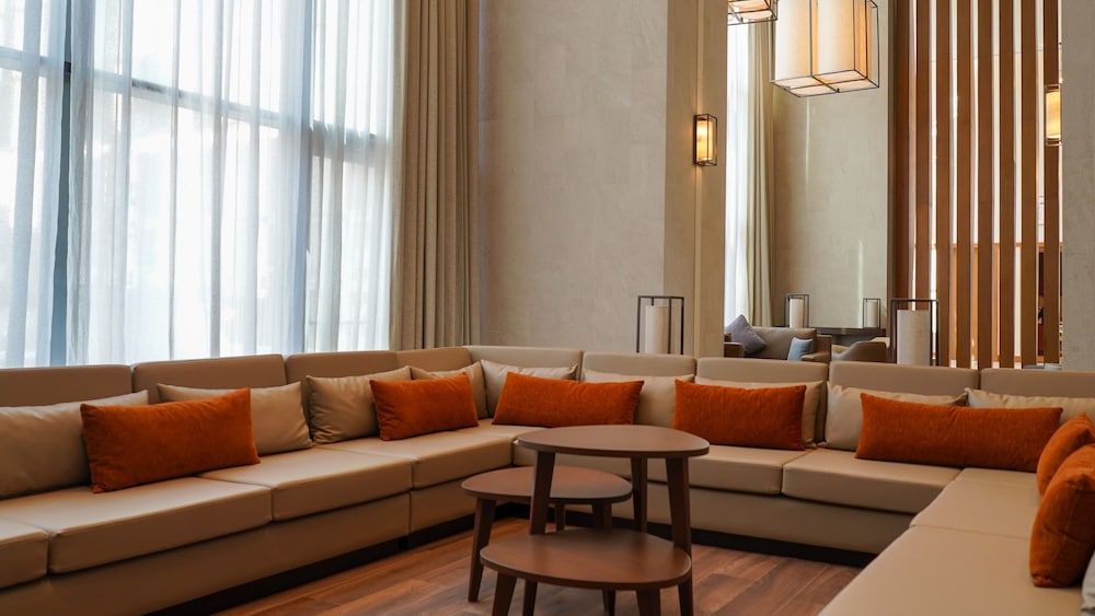 Staybridge Suites Dubai Al-Maktoum Airport 43/58