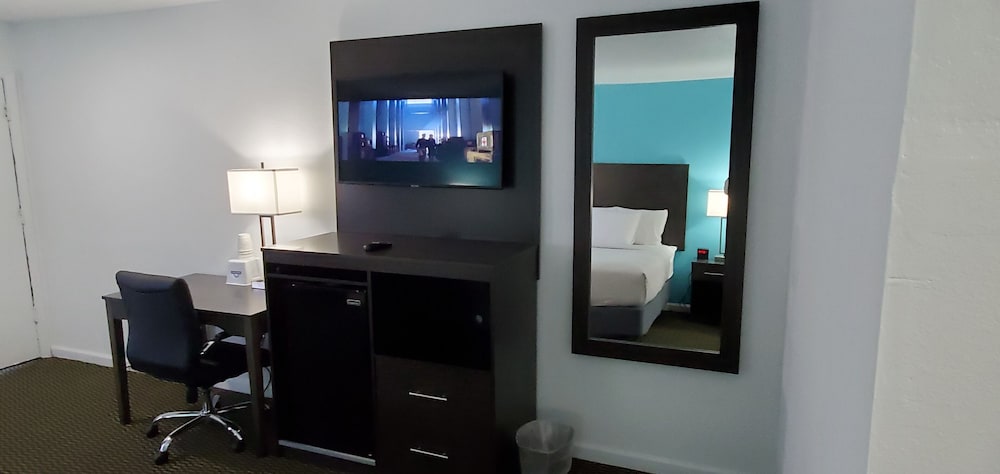 Travelodge by Wyndham Livonia/Canton/Novi Detroit Area 15/22
