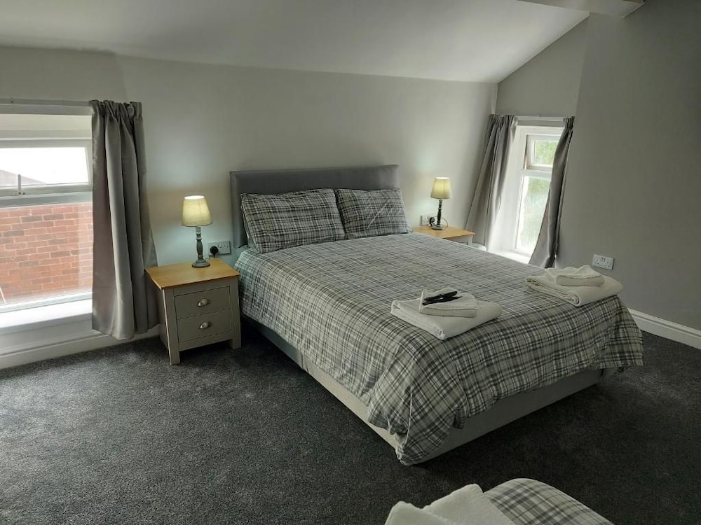 Ambrose Hotel 24/50