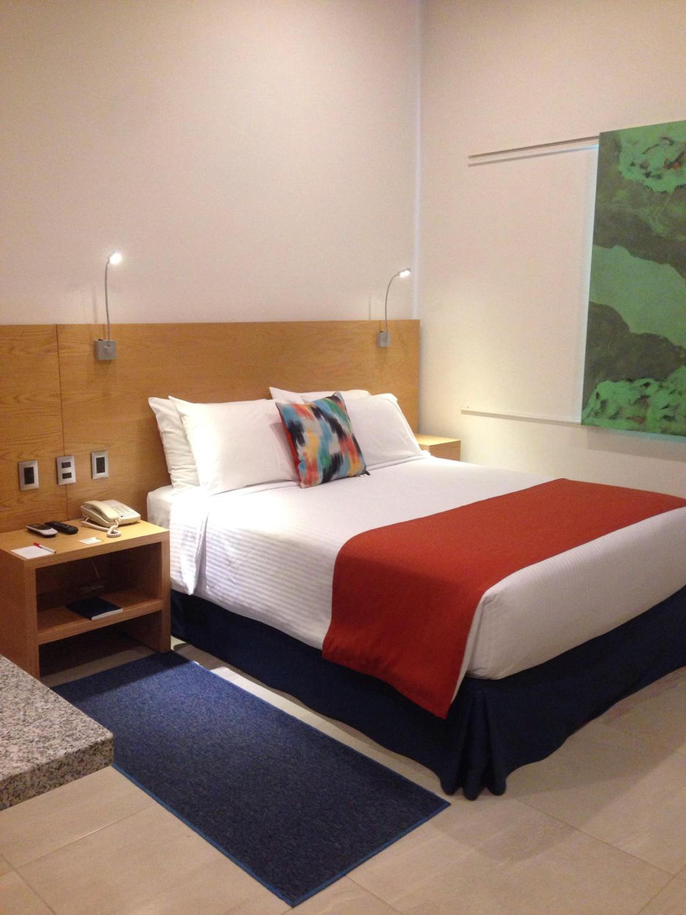 Deluxe, Queen Bed