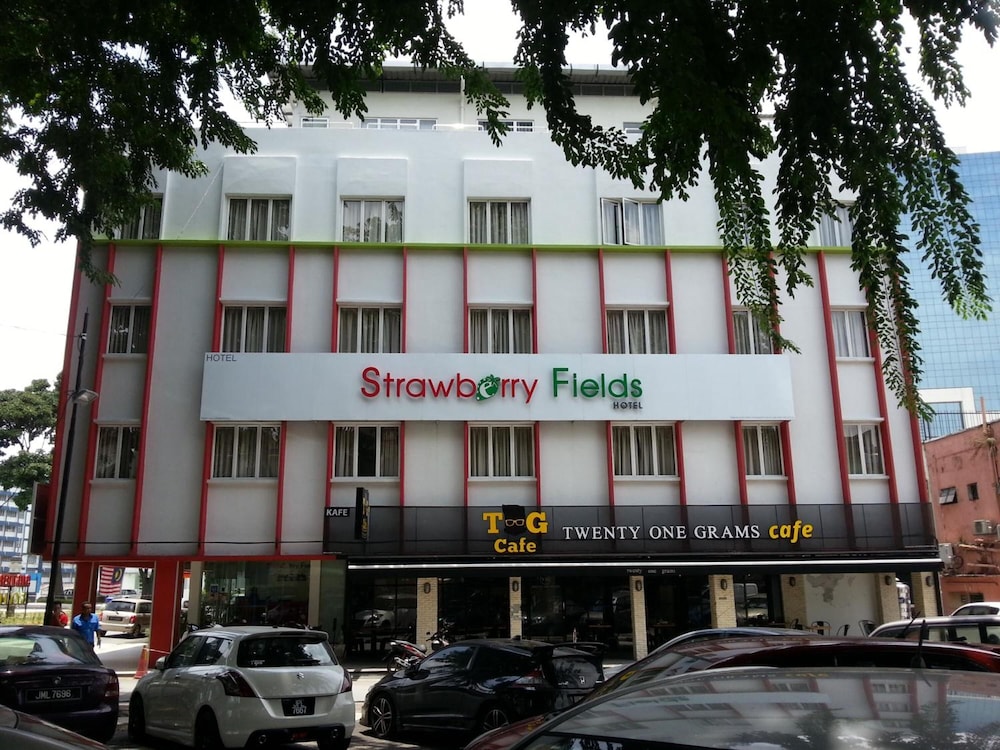 Hotel Strawberry Fields 4/48