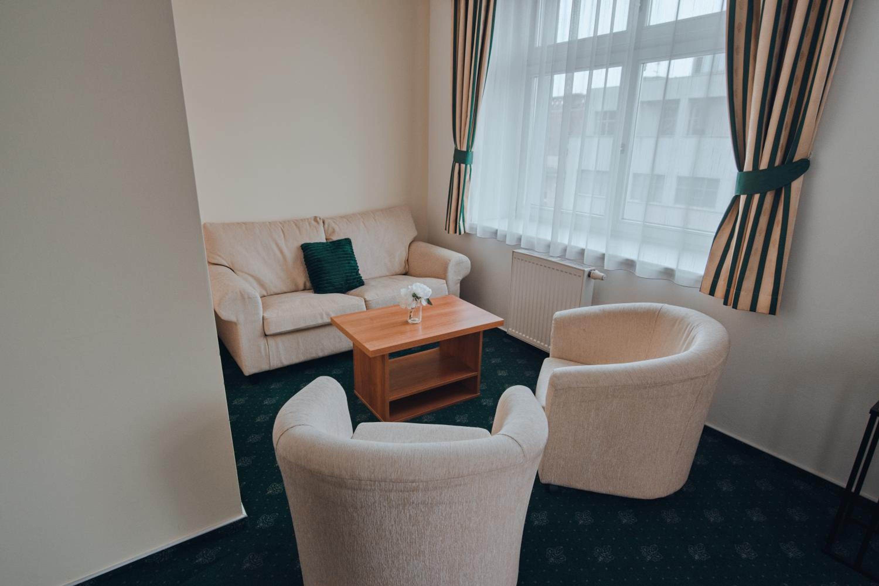 Hotel Grand 32/50