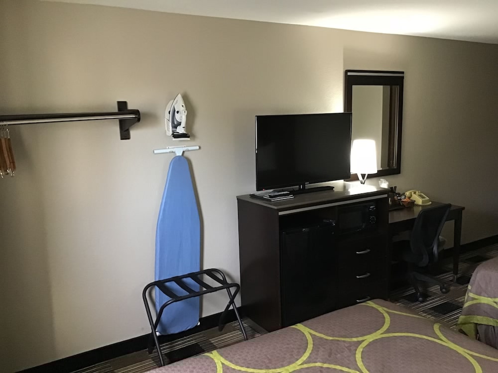 Super 8 by Wyndham Billings MT 39/52