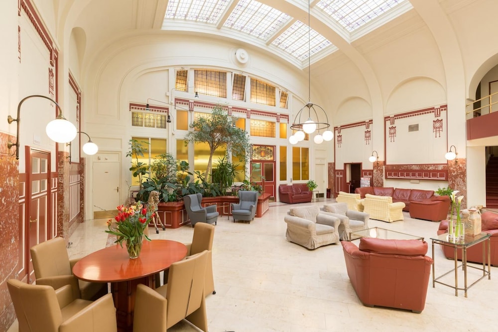 Rho Hotel 34/50