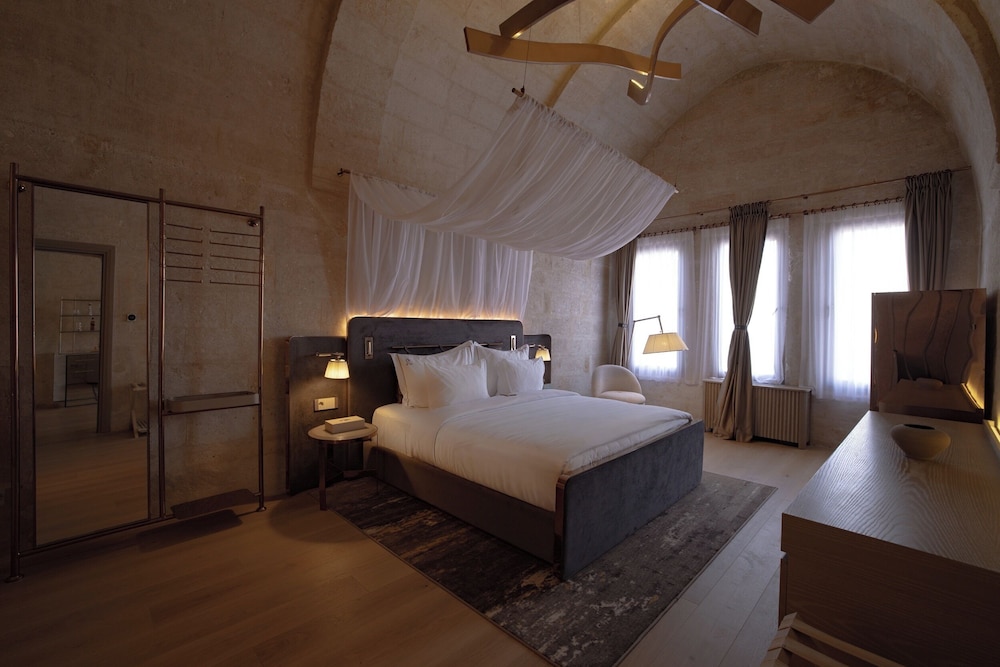 HERITAGE, RETREAT, SUITE