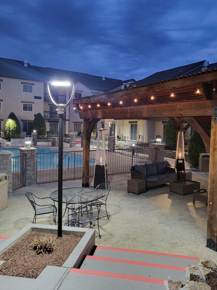 Club Hotel Nashville Inn Suites 66/67