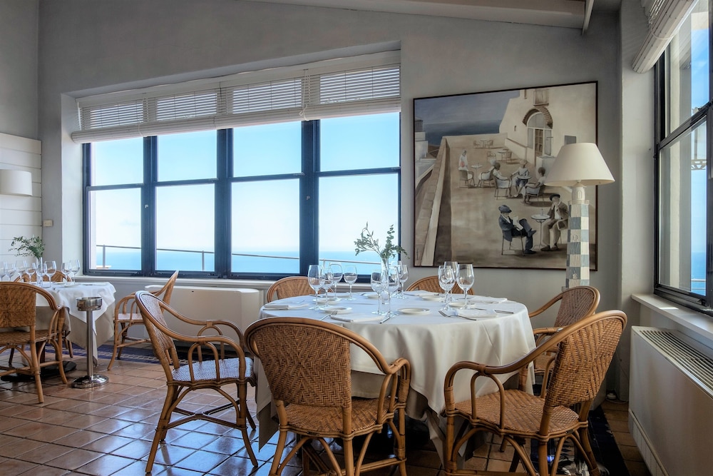 El Far Hotel Restaurant 42/54