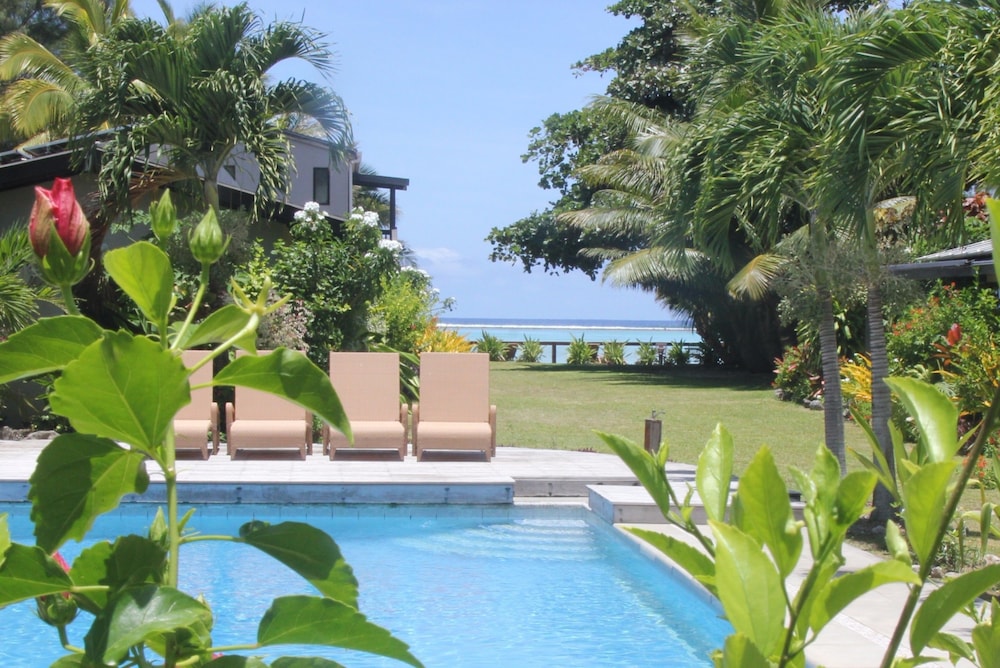Muri Beach Resort 67/75