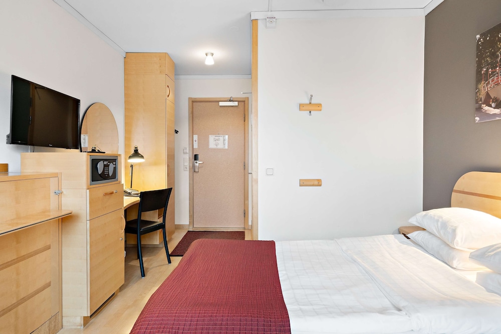 Standard, Murphy Bed, Queen Bed